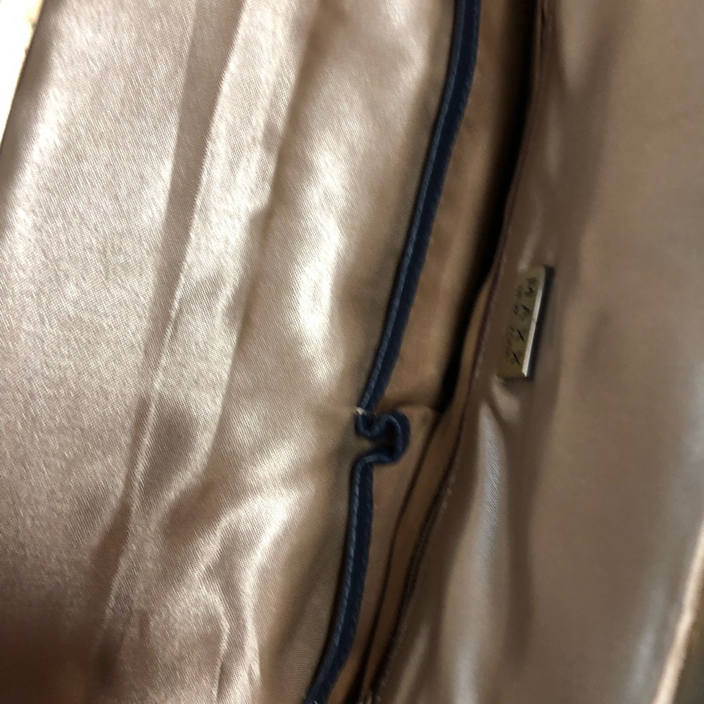 Maxx New York Navy Blue satchel with Kiss-Lock Closure’s - Picture 4 of 6